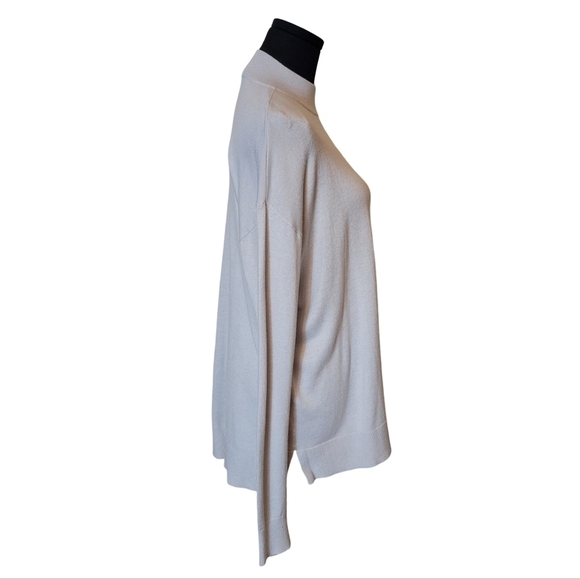 Ann Taylor Silver Gray Button Shoulder Sweater Size Medium - Picture 4 of 6